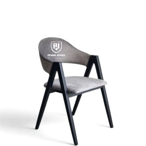 Kursi Antik Dengan Amrest