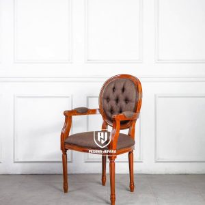 Kursi makan antik klasik