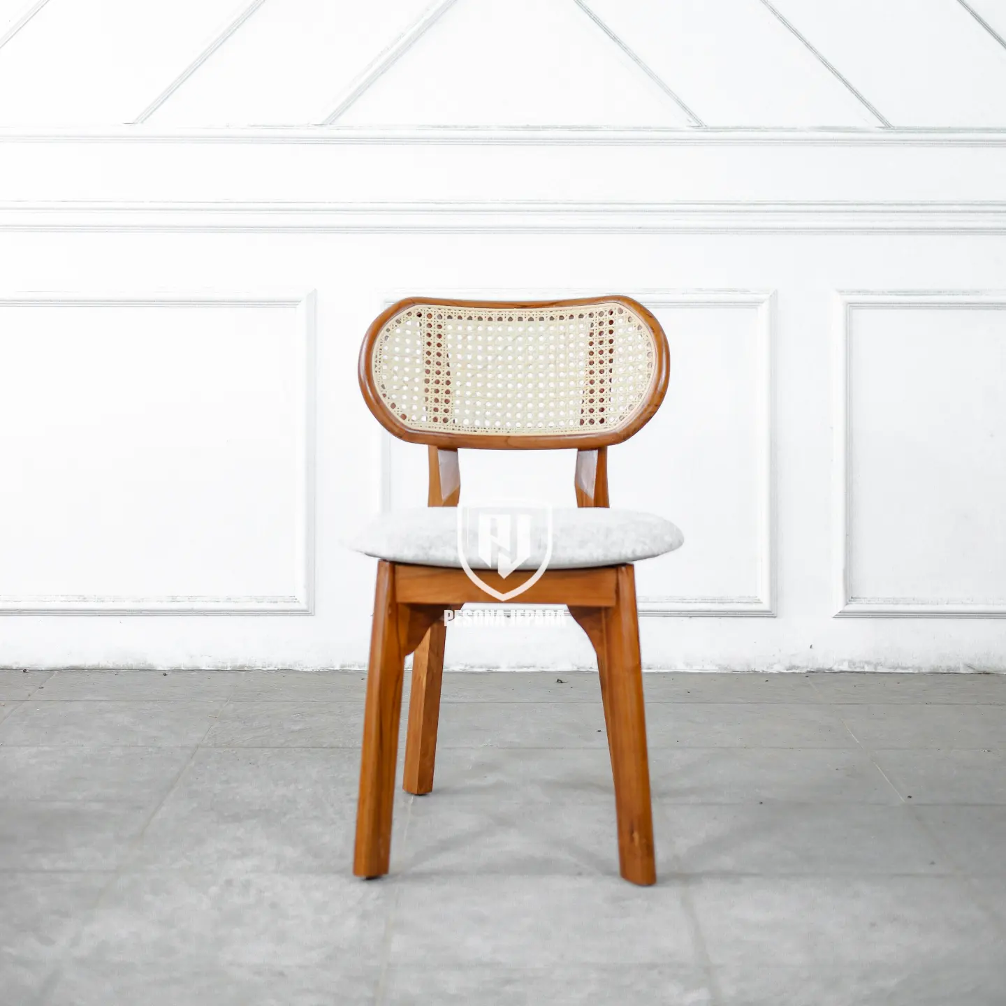 Kursi Makan Kursi Kacang