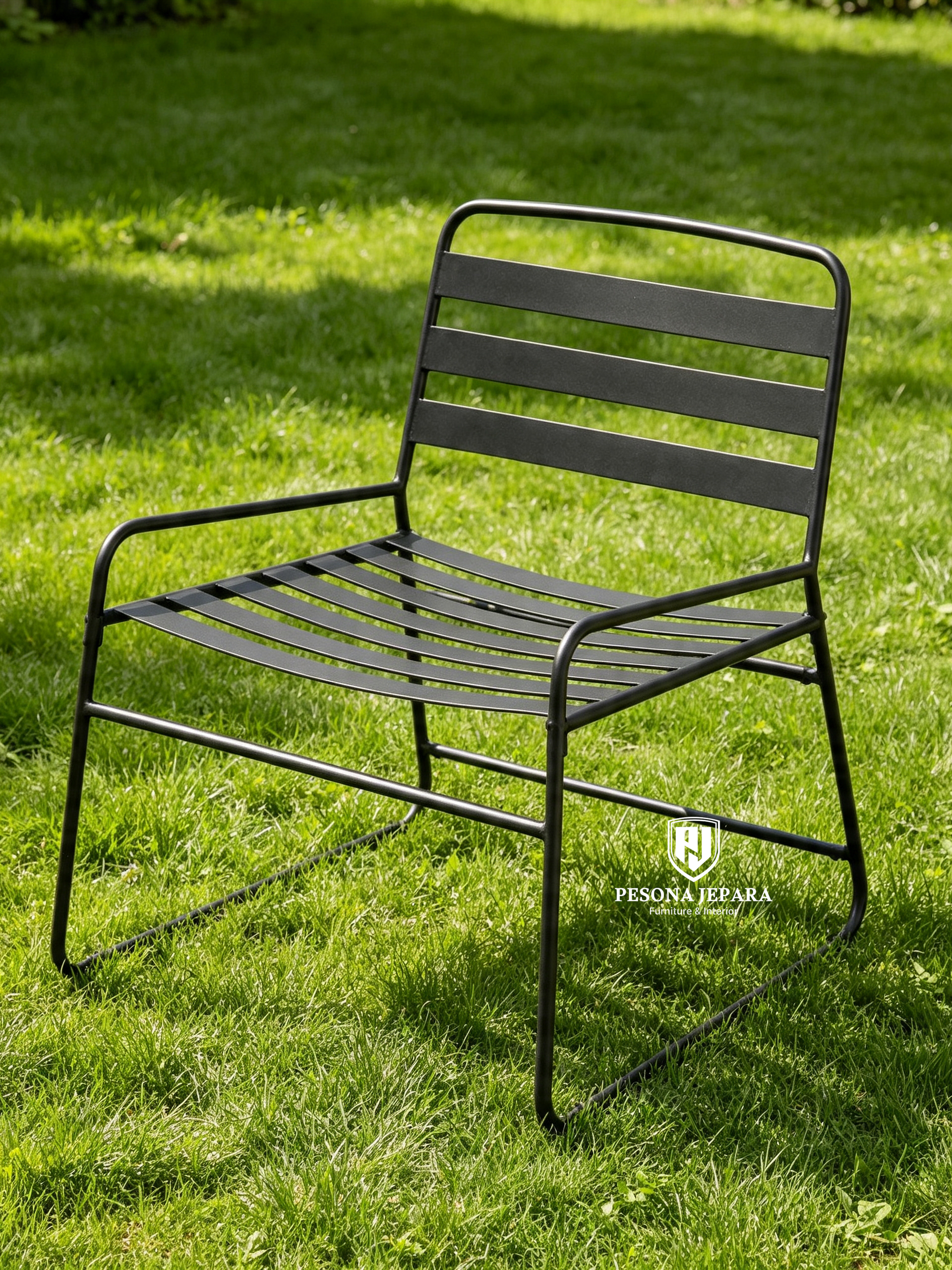 Kursi Taman Besi Minimalis "Slat" - Hitam Matte