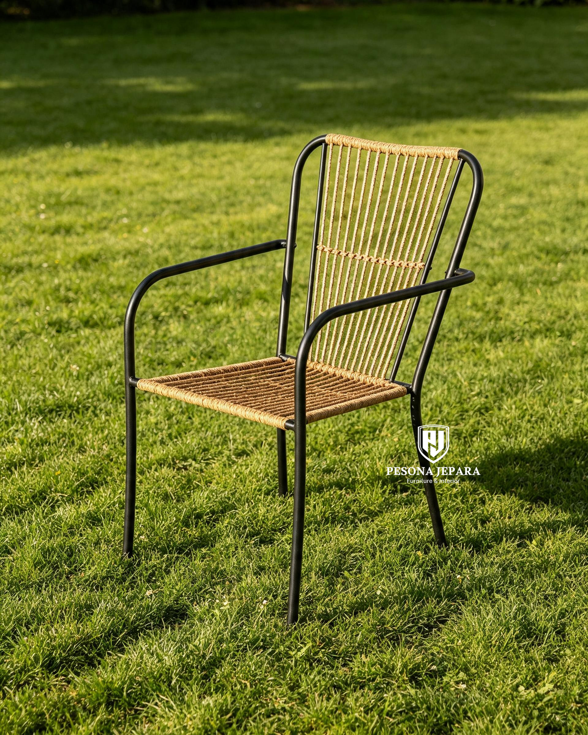 Kursi Santai Armchair Besi & Tali Anyaman